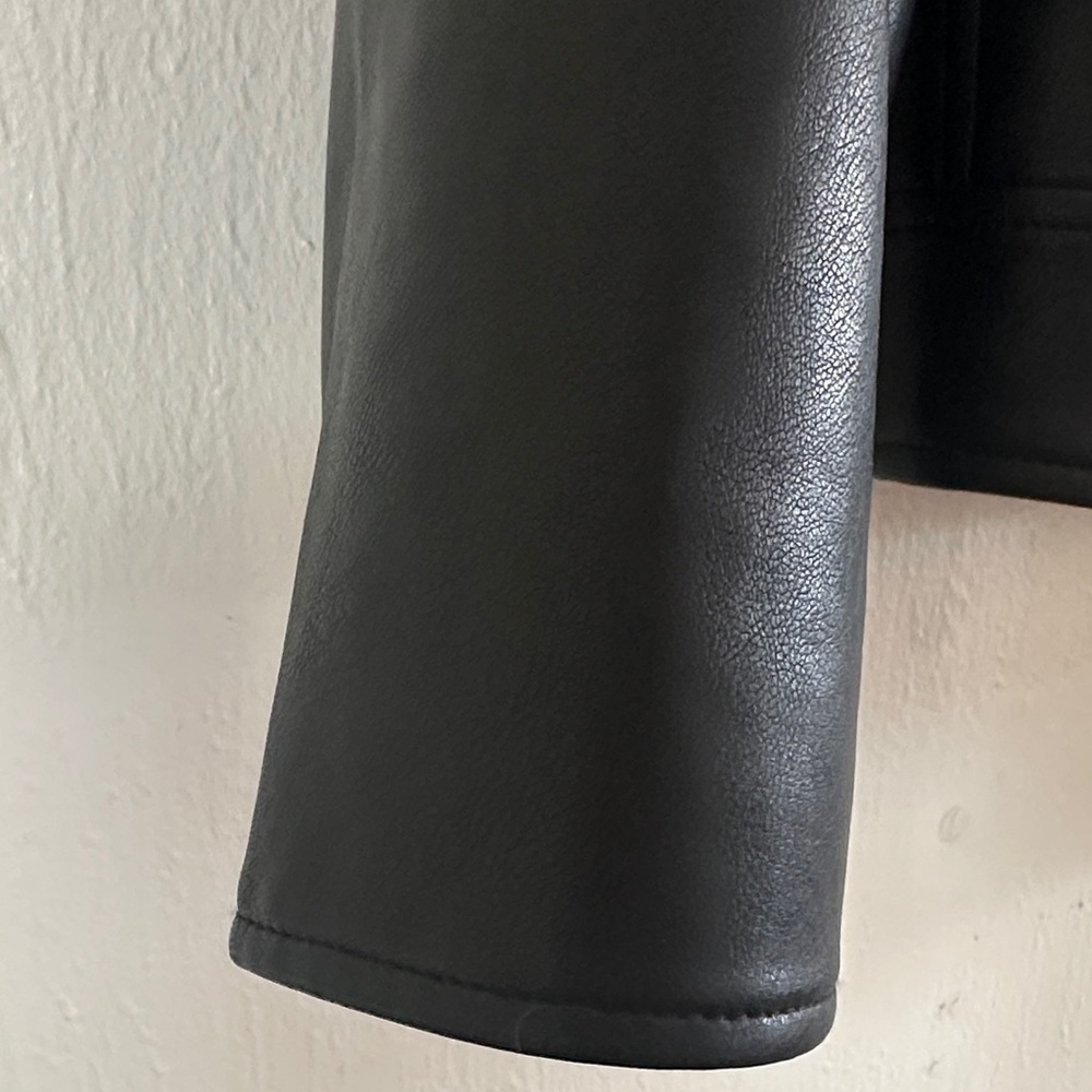 GAP Women's Classic Black faux Leather Jacket - Picture 5 of 14